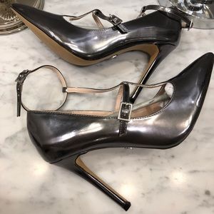 Victoria’s Secret T-Strap Shoes 👠